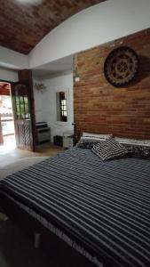 Linda casa com piscina e churrasqueira PM122