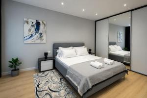 Aura Luxury Stays Apartment 01