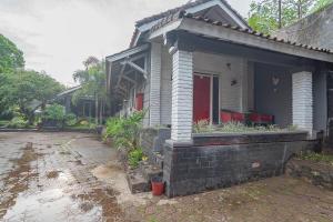 RedDoorz Plus @ Otista Garut