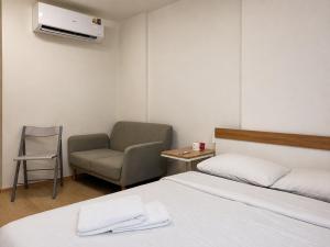 Pool Studio Near BTS Quiet Stay