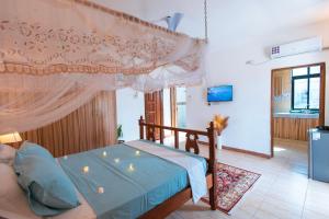 Diani Luxe Villa Elegant suite with private kitchen, 600m from the beach