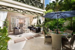 Elegant 2 bedroom apt private pool beach access - Moonshadow