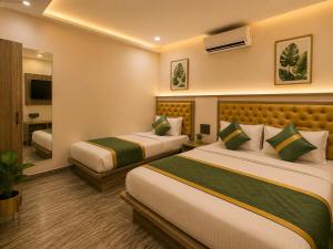 Glitz Royce -Nr Jio Centre & Kurla Station