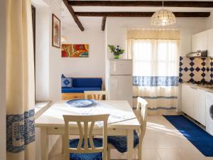 15 G- Appartamento con veranda e vista mare