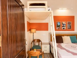 Heritage Loft Suite in Posh of Varanasi with Kitchen facility