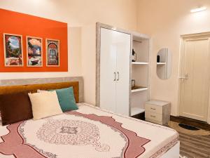 Heritage Loft Suite in Posh of Varanasi with Kitchen facility
