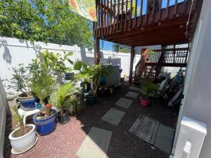 Charming 1 bedroom apt 1 block to beach & town