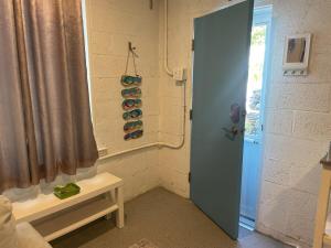 Charming 1 bedroom apt 1 block to beach & town