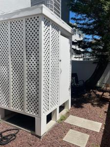Charming 1 bedroom apt 1 block to beach & town