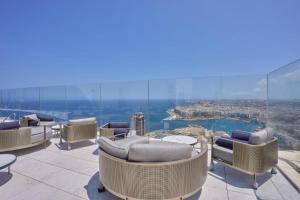 AURA suites by Mercury towers