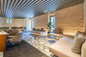 AURA suites by Mercury towers