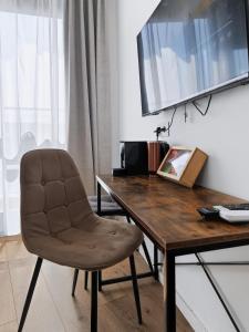 Cozy Rooftop Sunny Studio w Terrace & Views