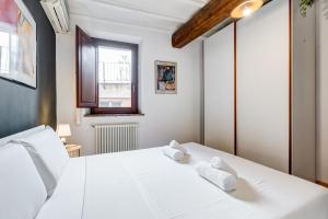 Terracotta & Wooden Beams Style in Historic Center of Rome