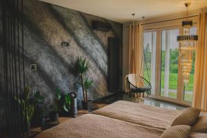 Dwupoziomowy apartament z przeszkloną antresolą FP22