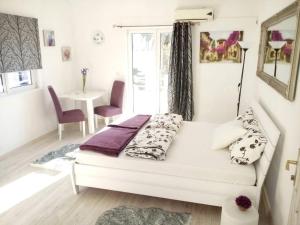 Studio with Balcony and Sea View room in Apartments Jadran