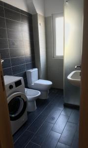 Beachside Apartment, 100m away
