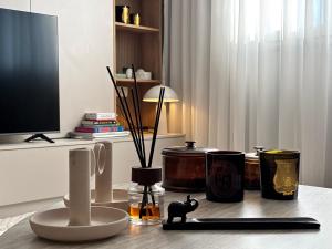 Stylish Minimal Apartment with Views-Central