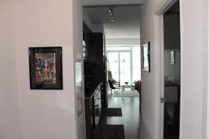 Modern & Stylish Condo in Midtown