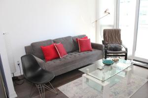 Modern & Stylish Condo in Midtown