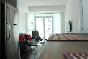 Modern & Stylish Condo in Midtown