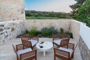 Villa Pepper Tree by Helena Luxus