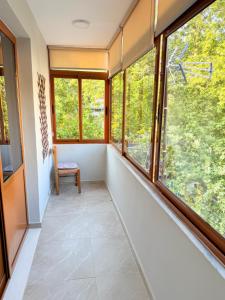 Cozy Central 2 Bedroom Apartment in Myslym Shyri