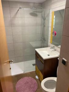 Renovated apartment 2 bedrooms Free parking