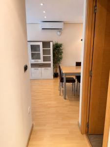 Renovated apartment 2 bedrooms Free parking