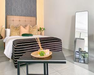 The Forest Suite 1-Bed, Pool BBQ