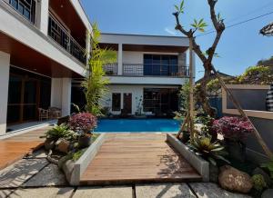 Skyline Sanur by Manara