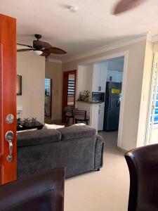Apartamento con terraza San Cristobal link 829-518-0040