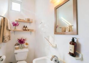 Everything 4 Minutes, King, Double & 2BR Duplex Suites, Sleeps 2-8, Centro Playa del Carmen, ADO Bus 2 Min, 5th Ave 4 Min, Beach & Cozumel Ferry 4 Min, Cenotes 20 Min, Kitchenette WiFi AC