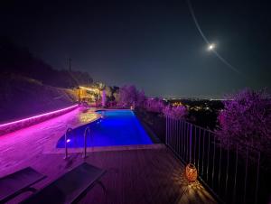 Private Casale with infinity pool in olive grove