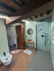 Private Casale with infinity pool in olive grove