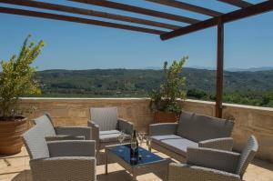 MINOS VILLA Private Pool - 3 Bedroom Stone Villa - BBQ