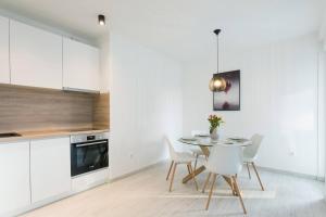Spacious Modern Apartment With A Nice View