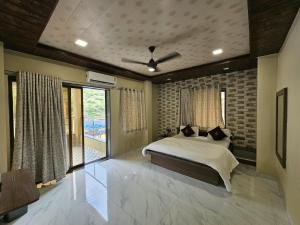 Mountain Retreat villa lonavala