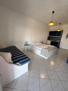 Christos rooms milos