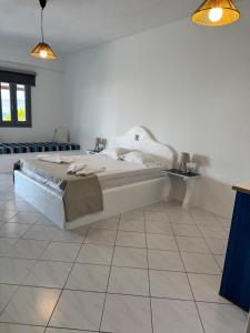 Christos rooms milos