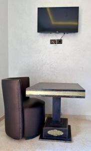 Great apartment with pool Train station 1 min away