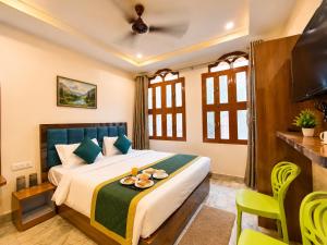HOTEL VARANASI RD GUEST HOUSE Near Shree Kashi Vishwanath Temple and Ganga Ghat -BEST FAMILY HOTEL IN VARANASI