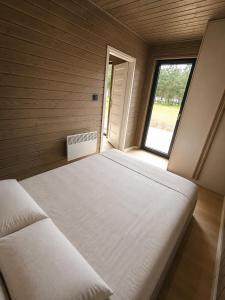 Camping Binduga Domek Cicha Polana Nr 1 bezpośrednio nad Jeziorem Świętajno