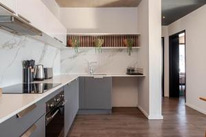 Mountain Views and Modern Style