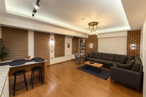 GuestPort No 2, Luxury 70 m2 Suite with Balcony