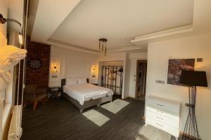 GuestPort No 2, Luxury 70 m2 Suite with Balcony