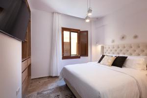 3-Bedroom Villa with Private Rooftop Jacuzzi & Panoramic Views