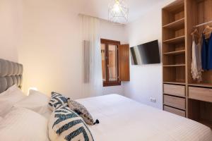 3-Bedroom Villa with Private Rooftop Jacuzzi & Panoramic Views