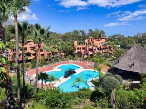 Luxury 3BR Apartment in Aloha Golf - Large Terrace & Pool