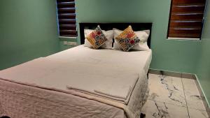 FS Stays- Near Lulu mall, KIMS, Aakkulam and NH
