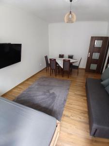 Friendly House